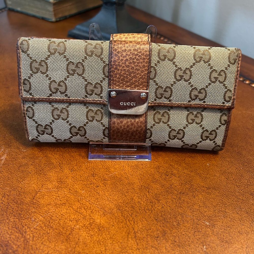 Gucci Distressed Wallet - Picture 2 of 11